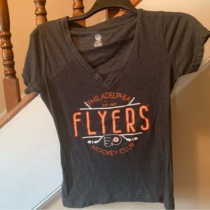 Philadelphia Flyers NHL Women’s T-Shirt V-Neck NWOT